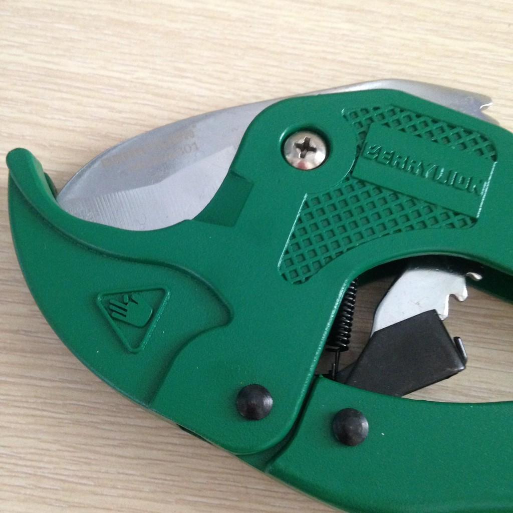 Kéo cắt ống nước nhựa Berrylion 42mm