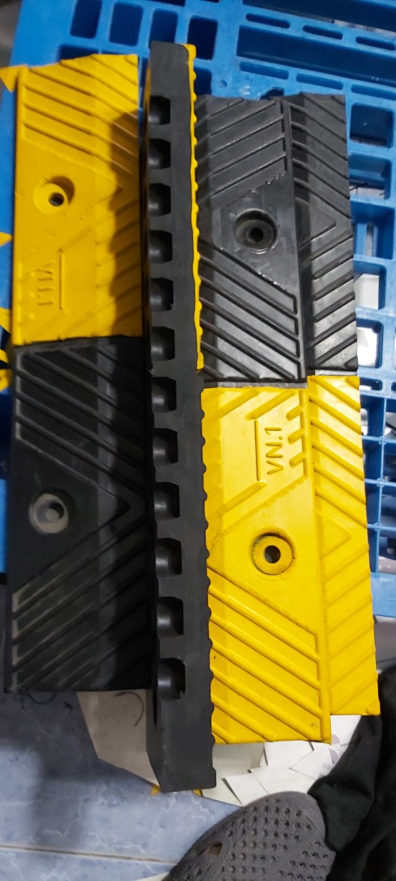 Tấm cao su cầu dốc cao 3 rộng 10 dài 50cm