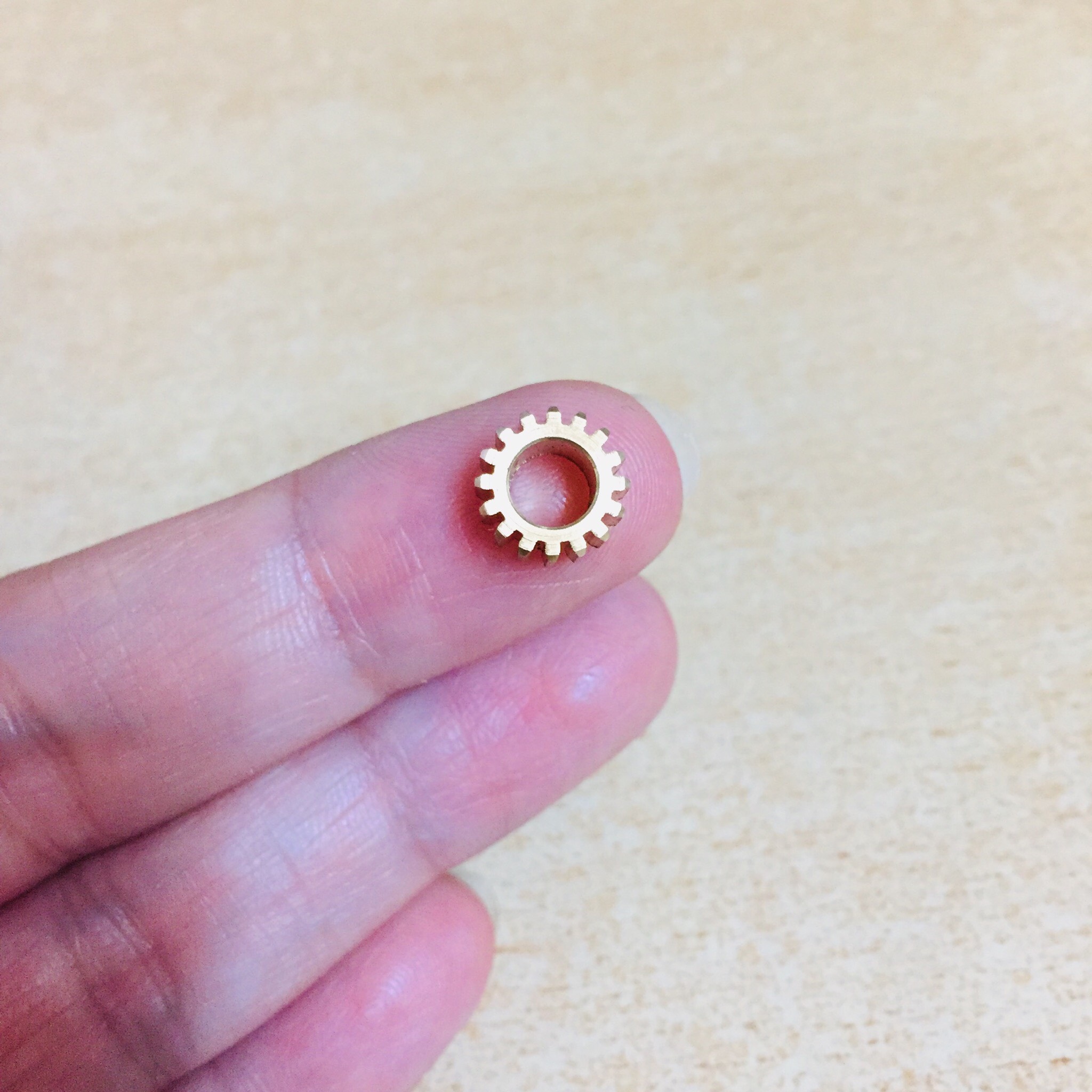 Bánh răng đồng 16 răng lỗ trục 5mm dùng để nối trục động cơ