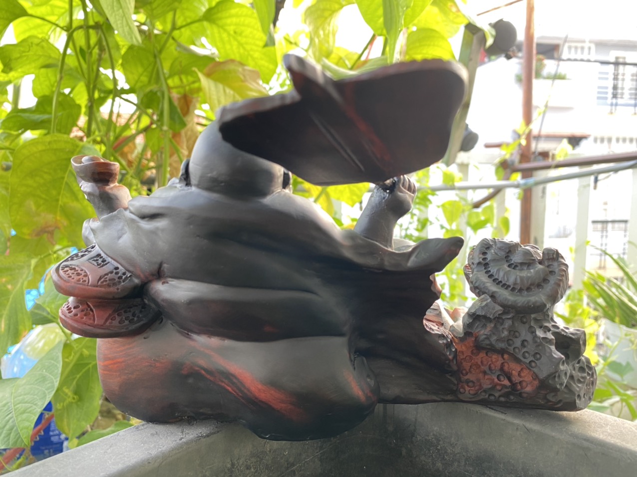 Tượng di lạc cầm quạt