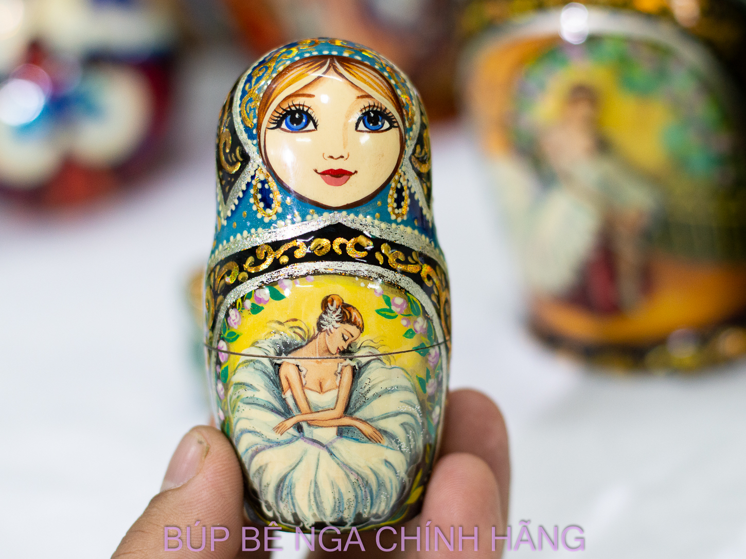 BỘ BÚP BÊ NGA MATRYOSHKA CAO CẤP 5 LỚP 18CM HOA VĂN "VỞ BALE HỒ THIÊN NGA" RẤT ĐẸP VÀ SANG TRỌNG