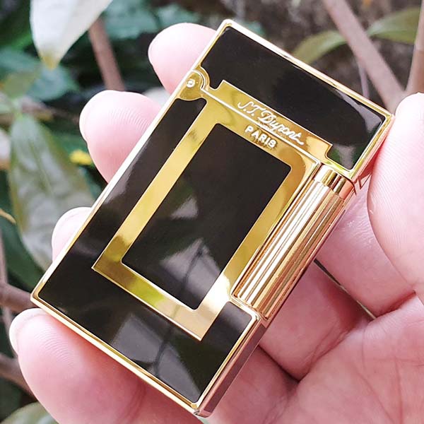 Vỏ Hột Quẹt Bật Lửa Ga Đá Upon D-151V Sơn Mài Đen Viền Vàng Ô Chữ Nhật