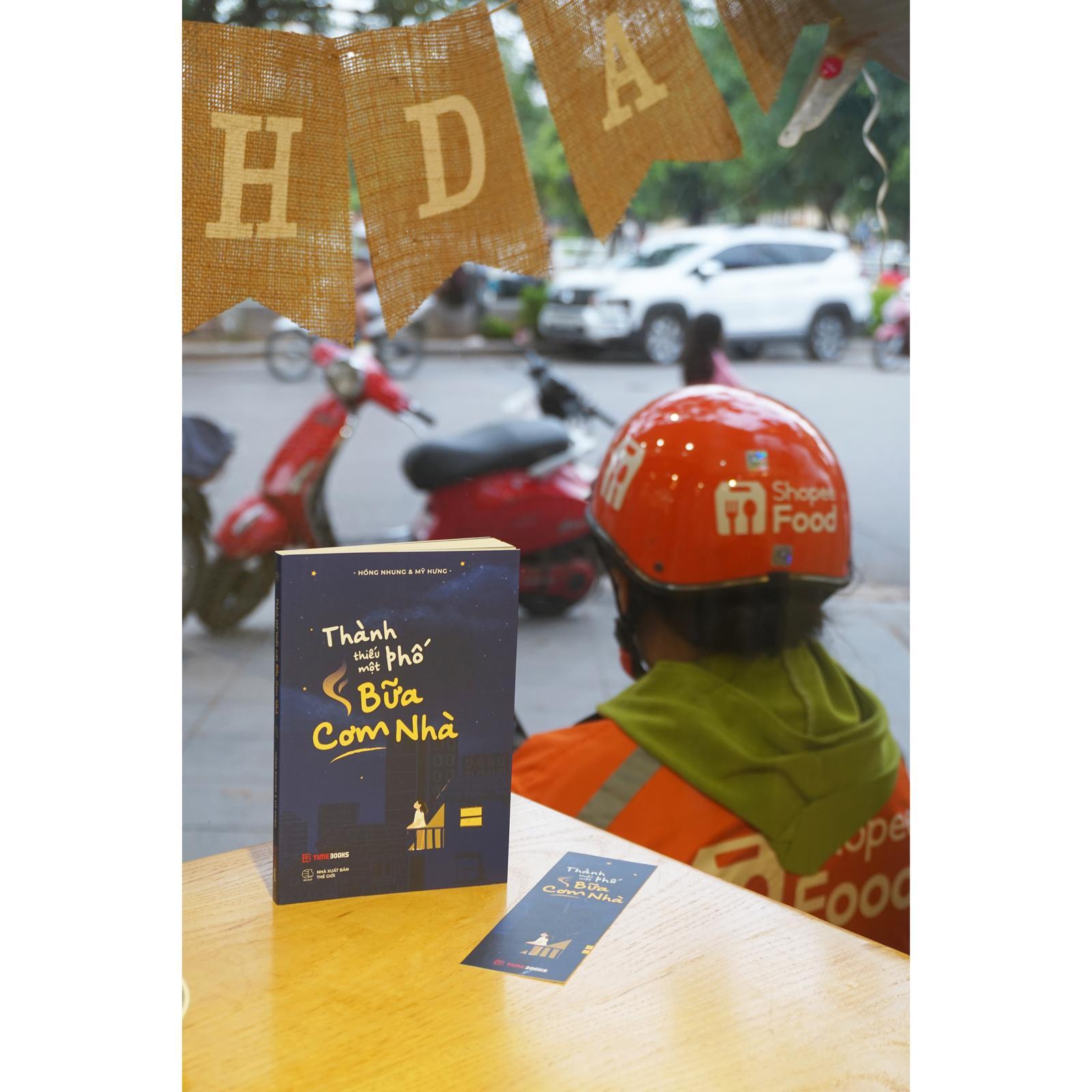 Thành Phố Thiếu Một Bữa Cơm Nhà - Bản Quyền