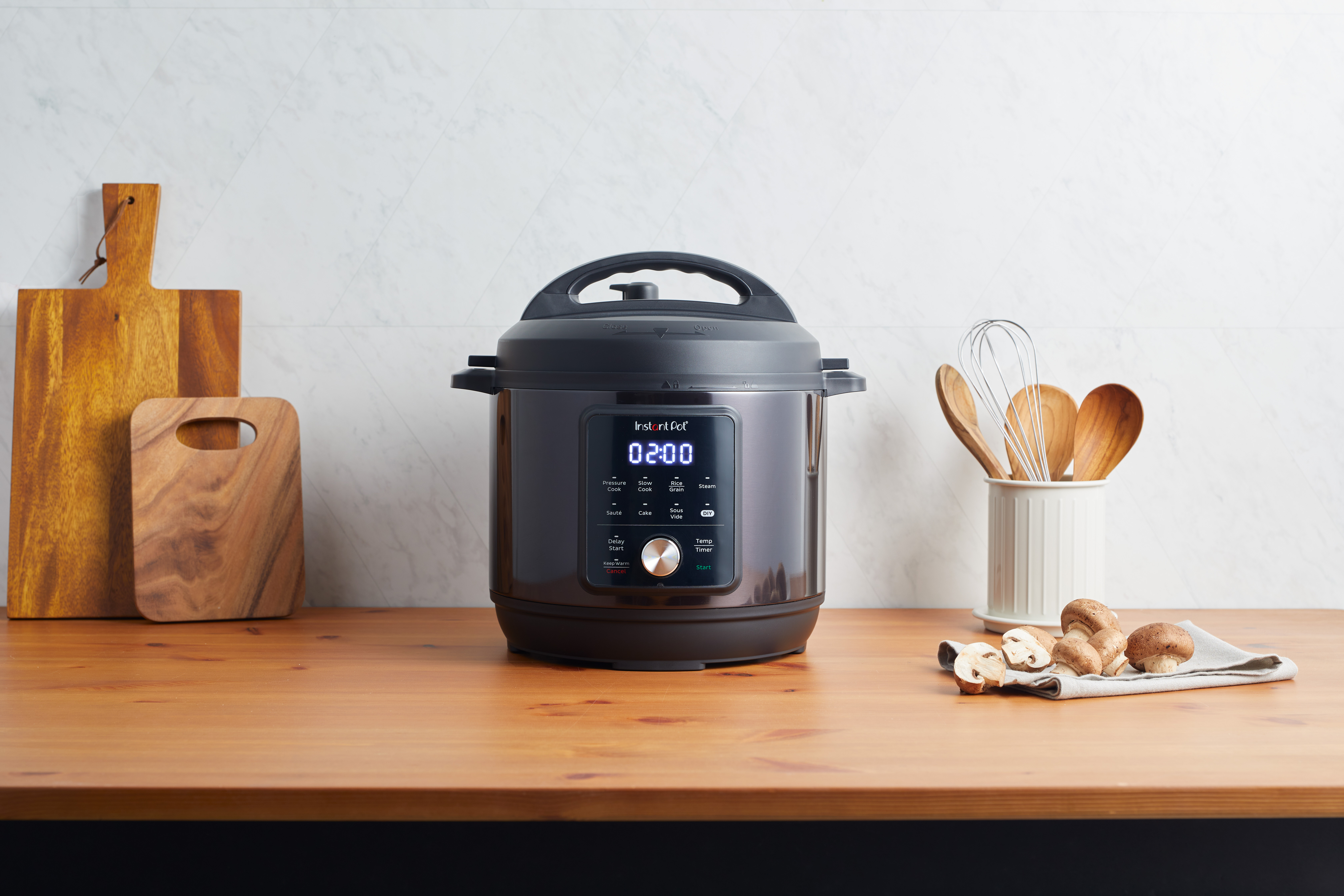 Nồi Áp Suất Điện Đa Năng INSTANT POT ESSENTIAL 60, 9 Chế Độ Nấu (5.7L) - Hàng Chính Hãng