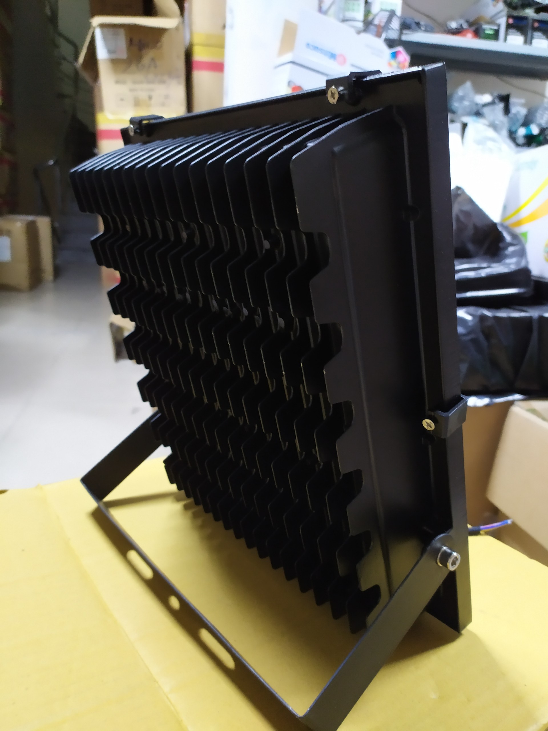Đèn pha LED 150W chip COB ánh sáng trắng