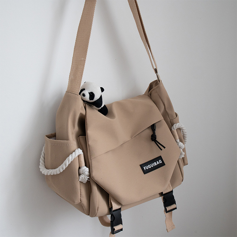 Túi đeo chéo nữ phong cách dễ thương – BEE GEE DCNU1085