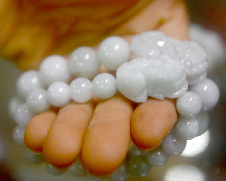 Vòng tay chuỗi đá mã não trắng tỳ hưu