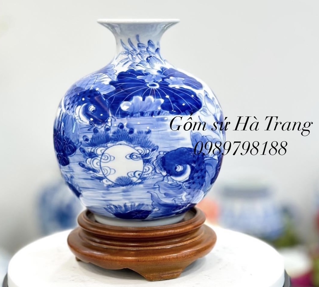 Bình hút tài Lộc gốm sứ Bát Tràng cao cấp men lam vẽ tay hoạ tiết cá chép sen niên liên hữu dư size mini cao 18cm