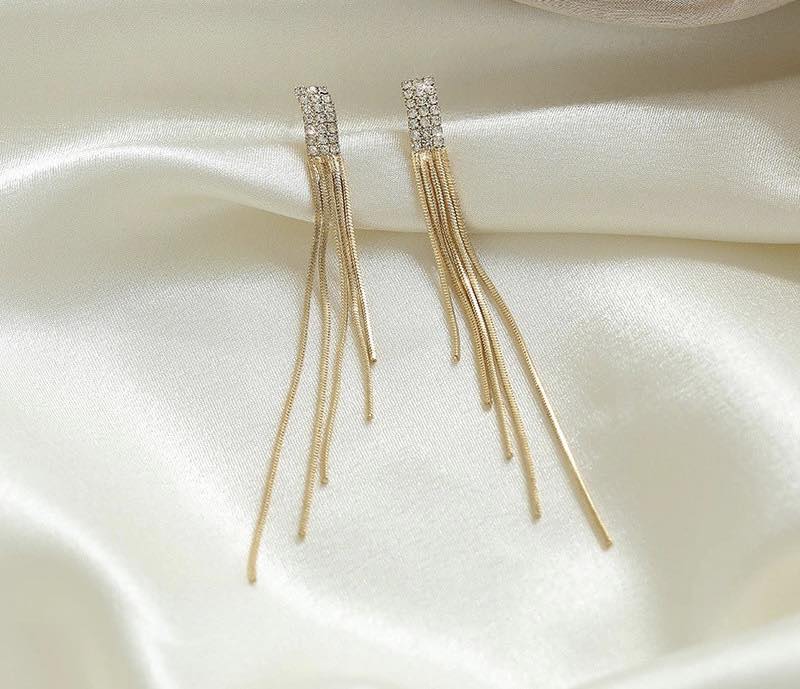 Earrings nữ đeo tai dáng dài màu vàng sành điệu