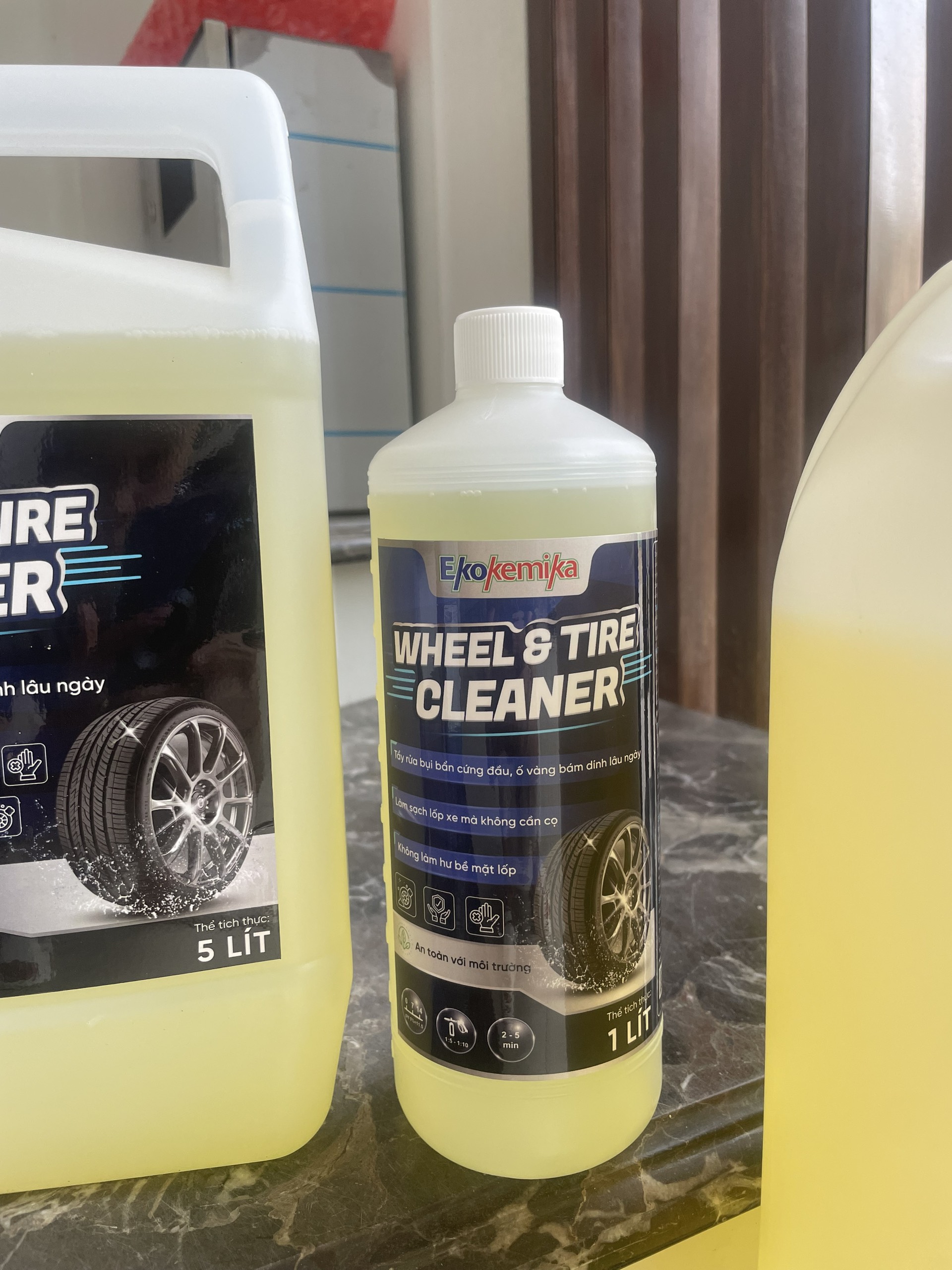 DUNG DỊCH TẨY LỐP XE EKOKEMIKA WHEEL&amp;TIRE CLEANER -1L