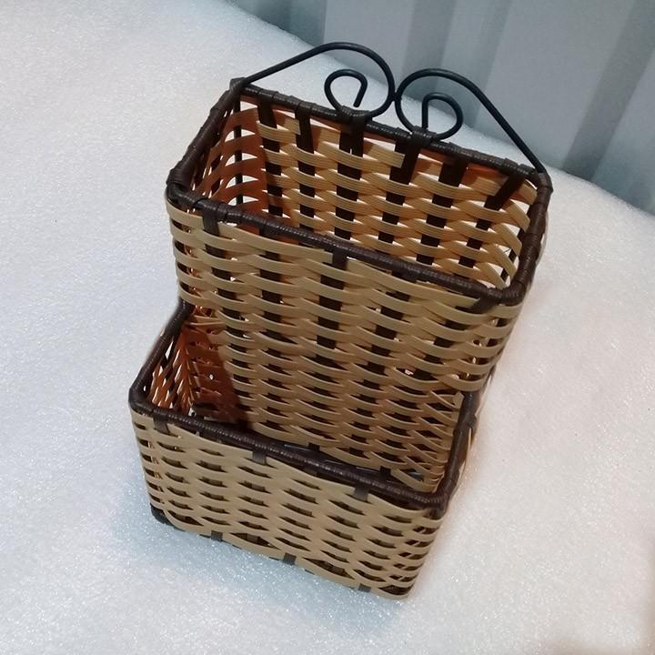 Ống nhựa giả mây vuông 2 ngăn- Đựng viết- đũa muỗng- bàn chải