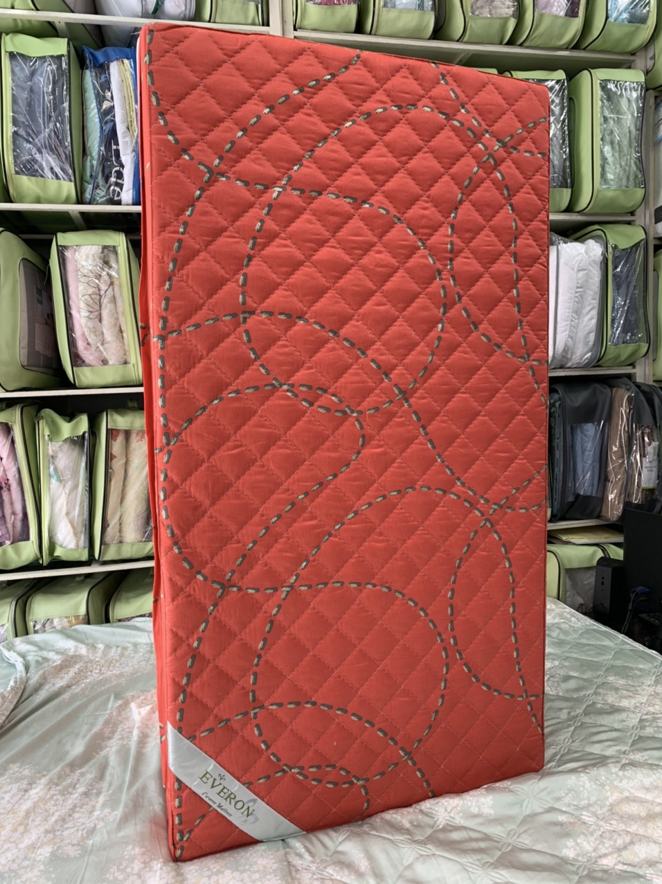 Nệm bông chần gòn Everon ( màu ngẫu nhiên )