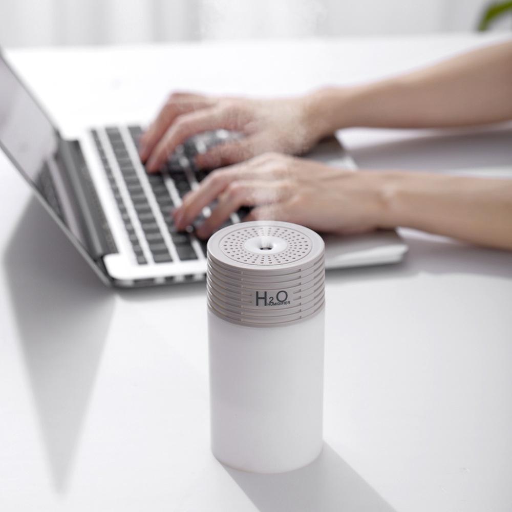 Máy Phun Sương Tạo Độ Ẩm Mini Có Đèn Nhiều Màu Sắc Và Cổng Sạc USB