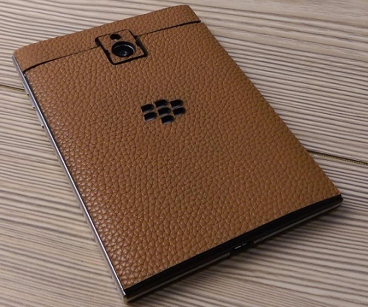 Miếng Dán Da Bò Cho BlackBerry Passport