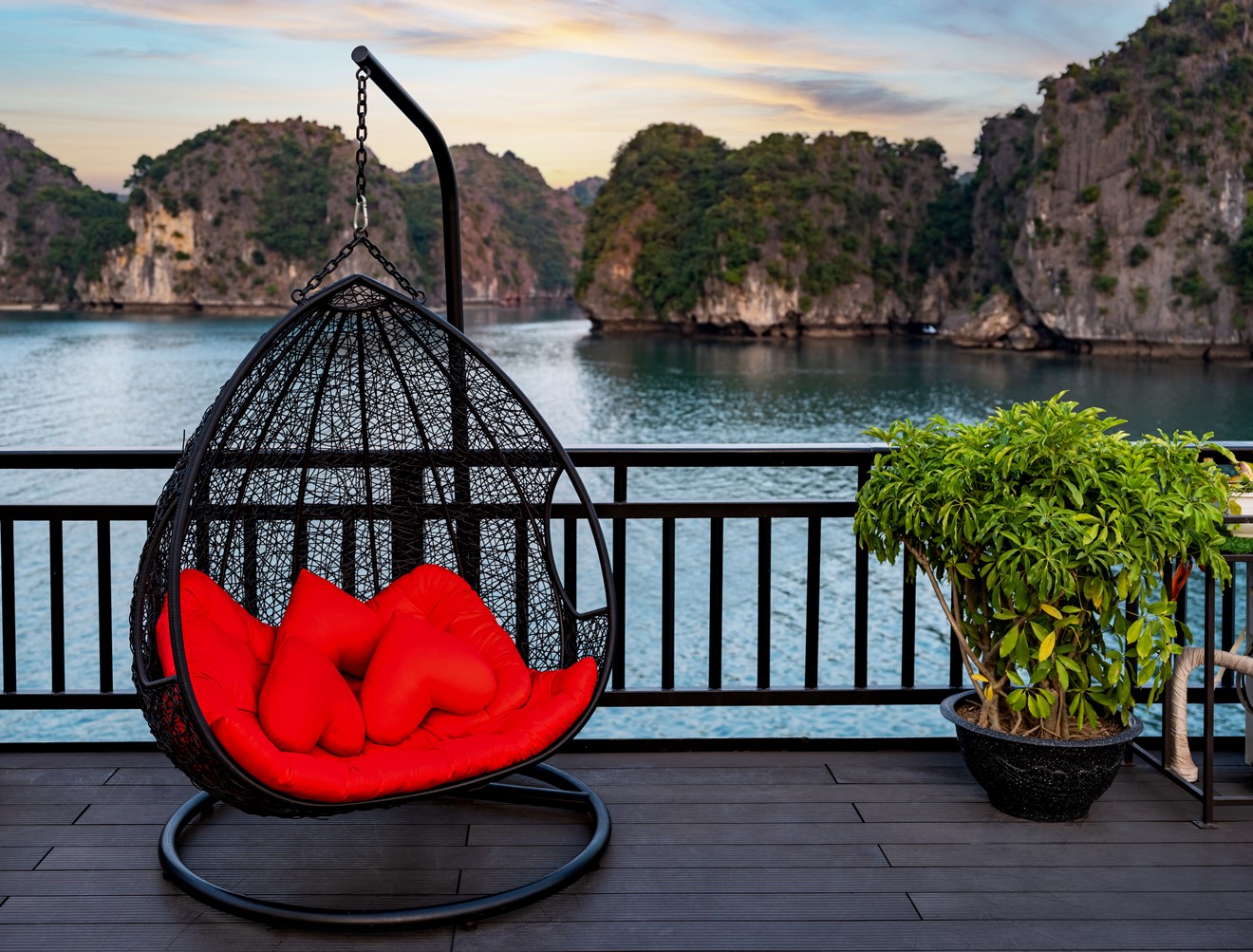 Voucher 2N1Đ Ngủ Đêm Trên Du Thuyền 5 sao Rita Cruise Sang Trọng Tại Vịnh Hạ Long
