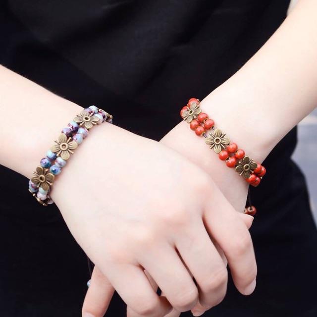 Vòng tay hạt gốm và hoa