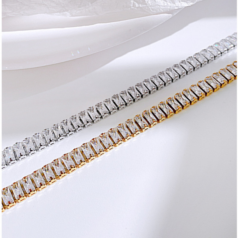 Lắc Tay Đính Đá Zircon Sang Trọng Titan Ko Đen TT 4374