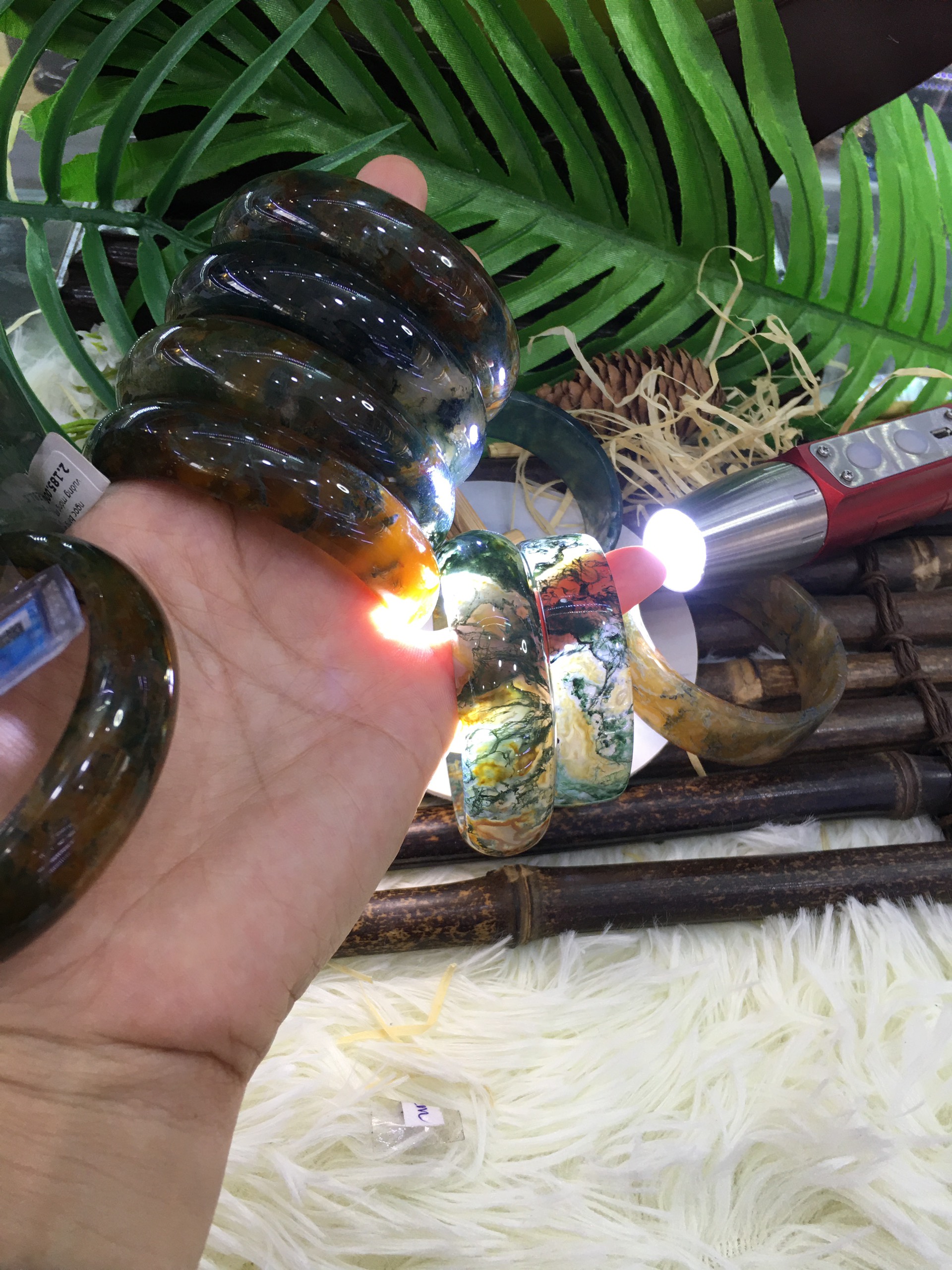 Vòng tay đá băng ngọc bảng nguyên khối ni 58mm - Hợp mệnh: Mộc, Hỏa