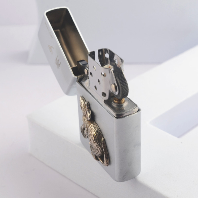 Hột Qụet Bật Lửa Xăng Đá 91743Z Họa Tiết Con Chuột Đẹp Độc Lạ - Dùng Xăng Bấc Đá Cao Cấp