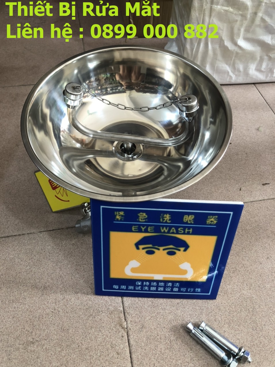 Thiết bị rửa mắt khẩn cấp gắn tường