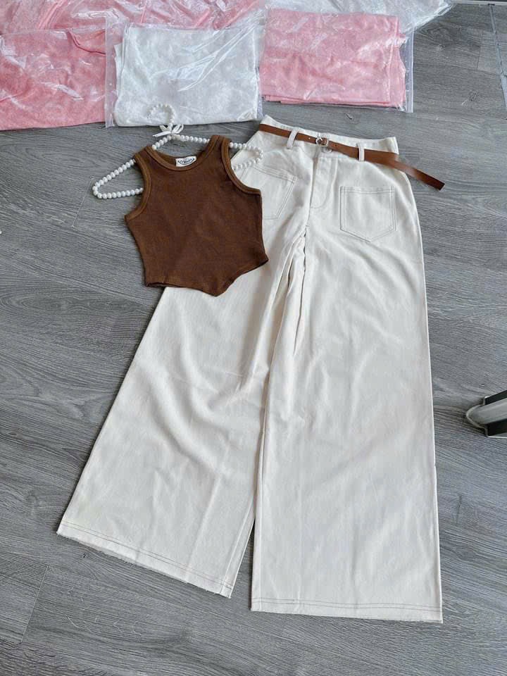 SET ÁO TĂM LẠNH KÈM QUẦN KAKI  CÓ DÂY NỊT MÀU Y HÌNH
