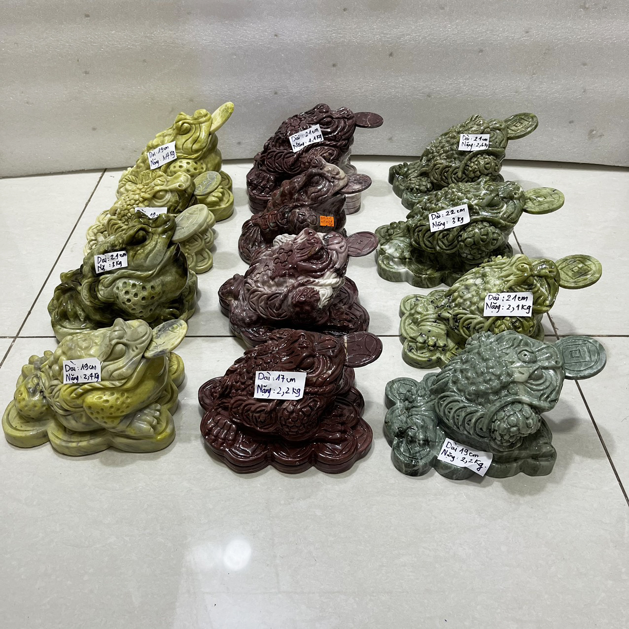Cóc phong thủy, thiềm thừ phong thủy ngậm tiền đá tự nhiên màu đỏ đô nặng 2-3kg cho người mệnh Thổ và hỏa