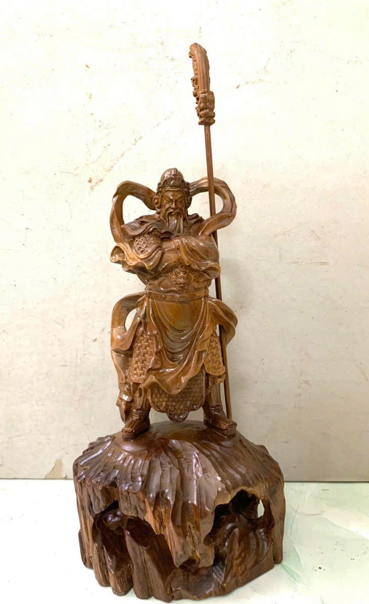 Tượng quan công trấn ải bằng gỗ bách xanh thơm nức kt cao 24×12×7cm