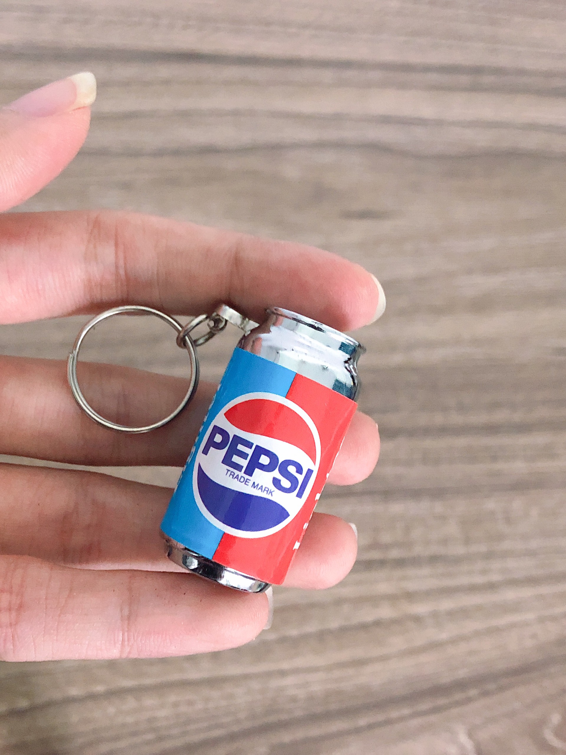 Hột quẹt bật lửa móc khóa hình lon nước ngọt Pepsi mini (xài ga)