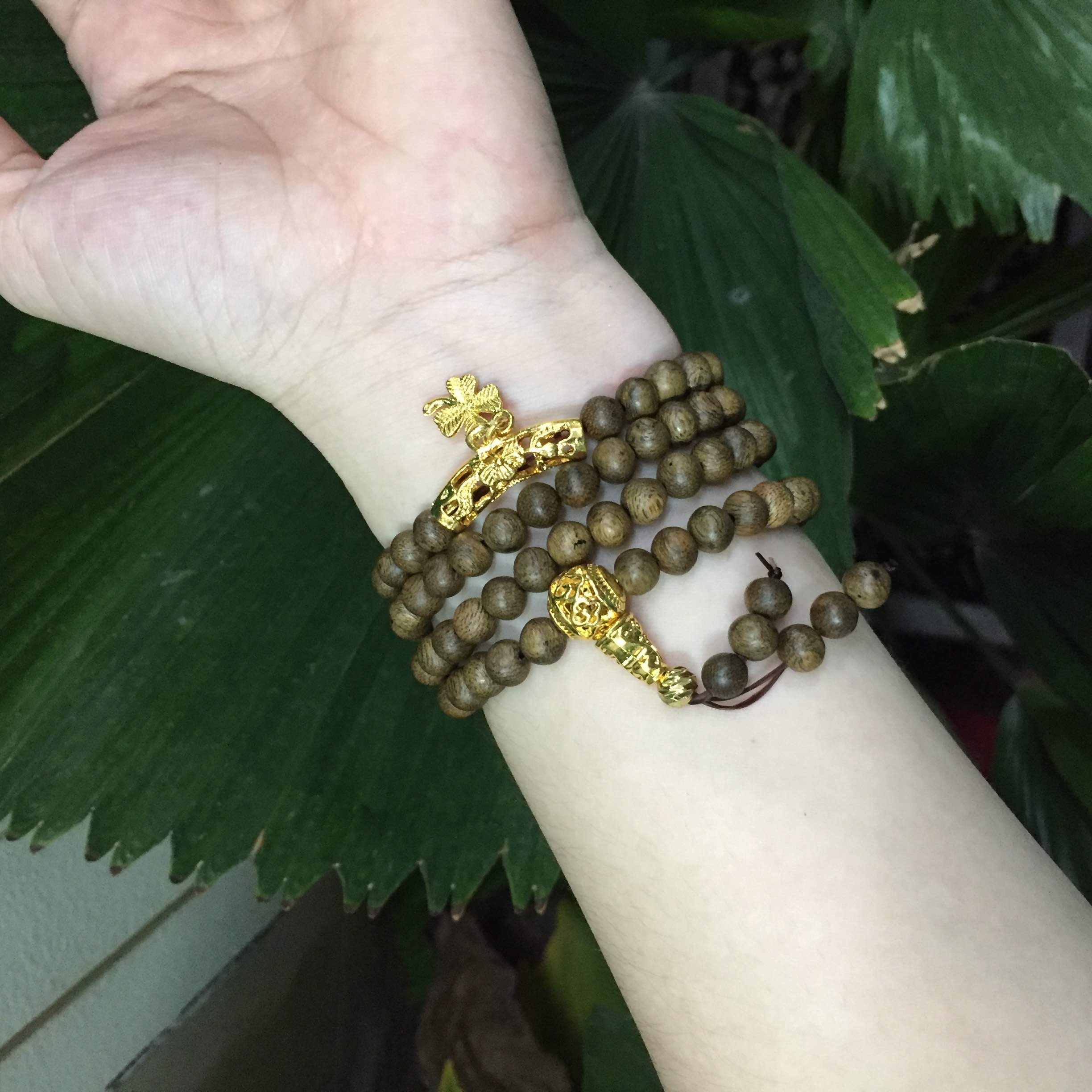Chuỗi trầm hương 108 hạt - 25 năm, cho tay nữ, CHARM CỎ 4 LÁ - HẠNH PHÚC VĨNH CỬU