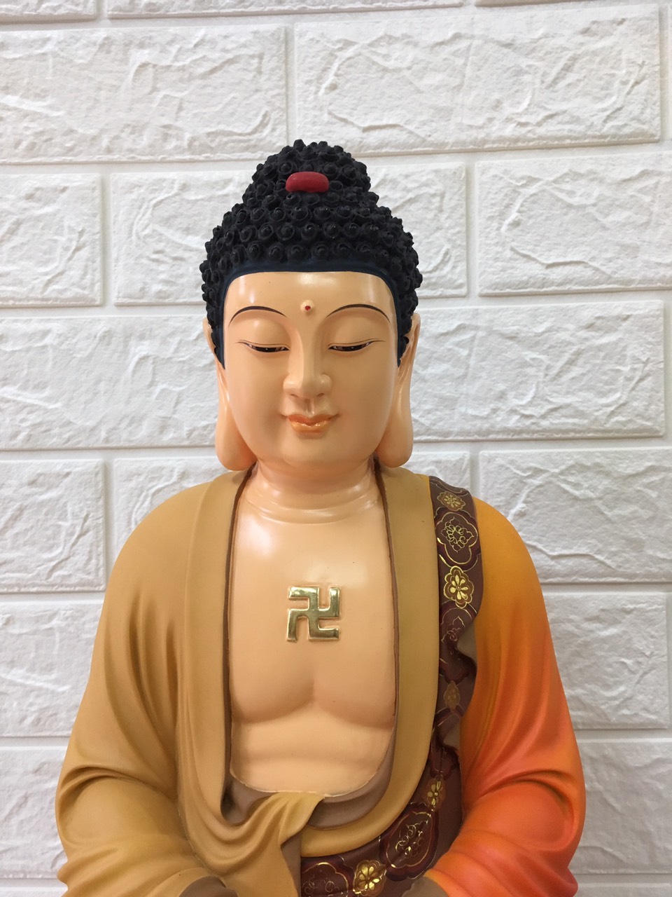Tượng Phật Thích Ca đế sen hồng