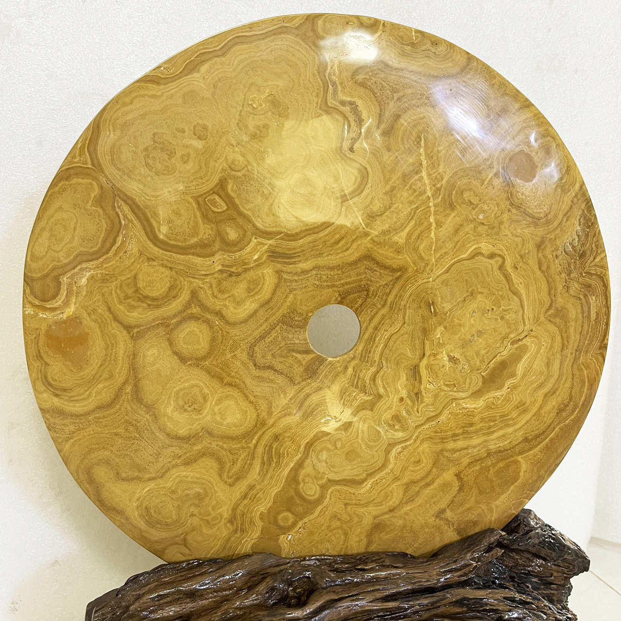 Đồng điếu, đồng tiền đá tự nhiên đường kính 39cm màu vàng nâu vân gỗ cho mệnh Kim và Thổ