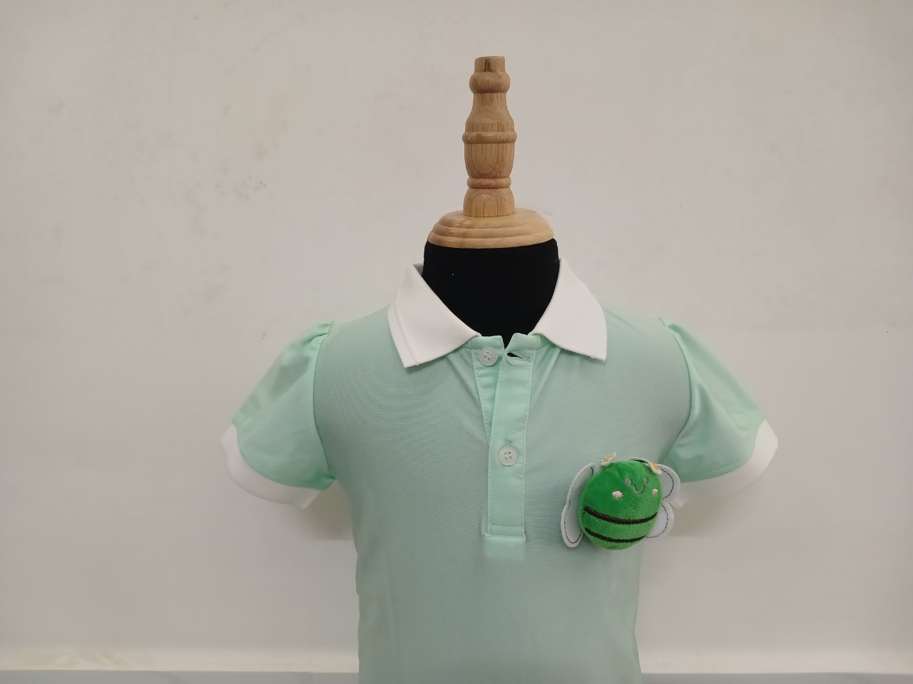 ĐẦM POLO BÉ GÁI HẠ EO XANH MINT LOGO BEE