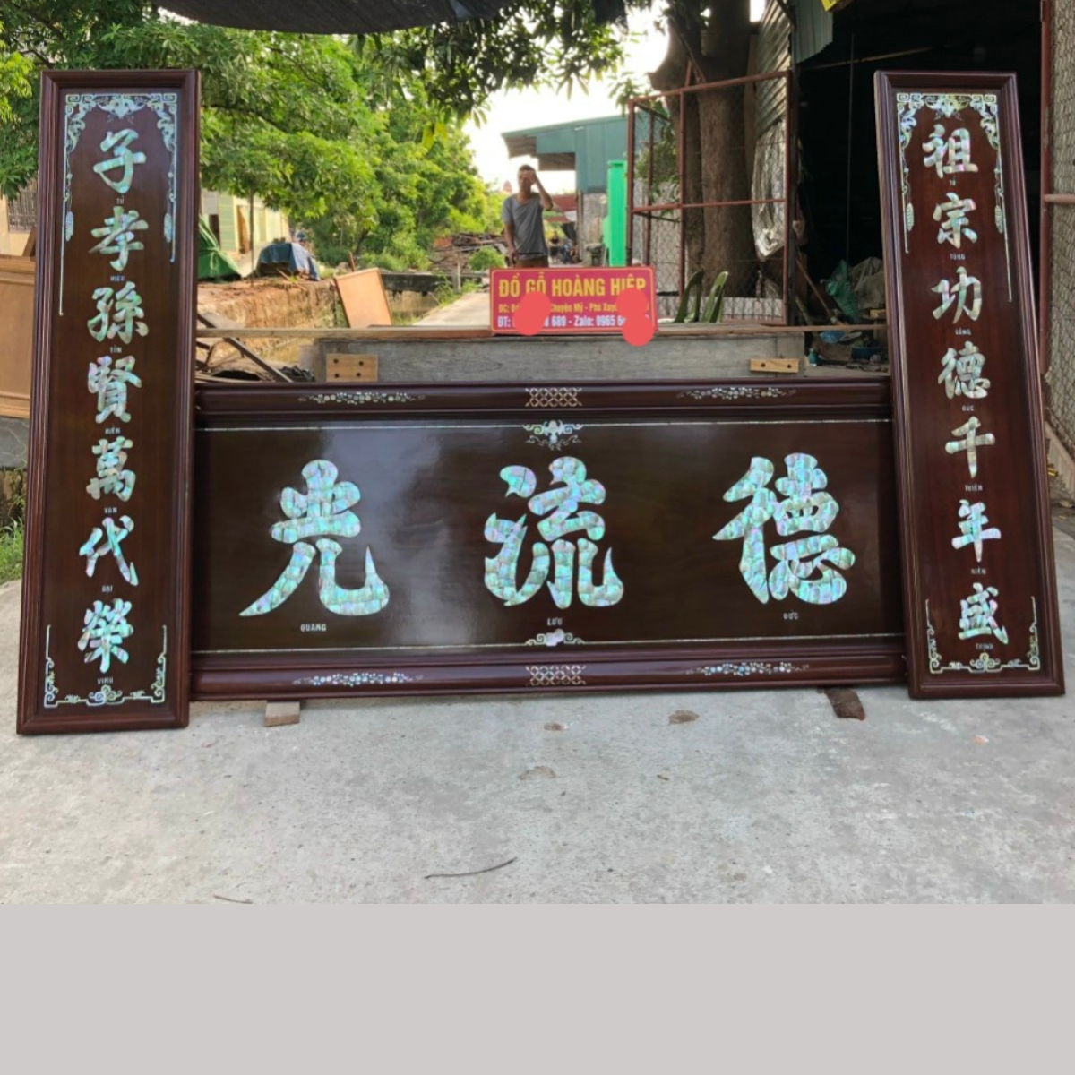 Bộ hoành phi câu đối gỗ gụ khảm ốc singgapore làm mầu mận chín giả cổ