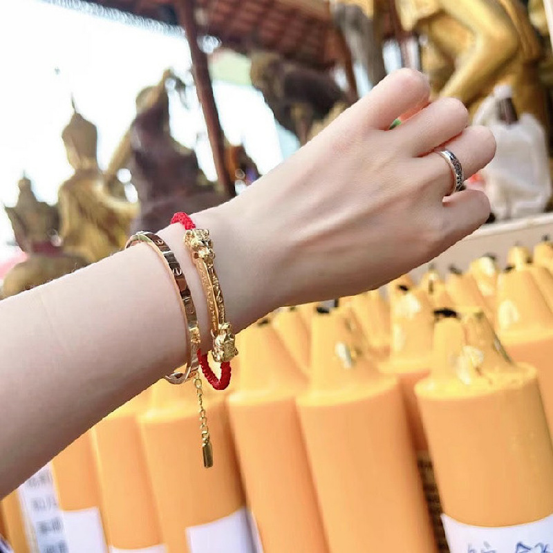 VÒNG TAY , LẮC TAY DÂY CHỈ ĐỎ TÀI LỘC VÀ BÌNH AN THÁI LAN MÀU ĐỎ
