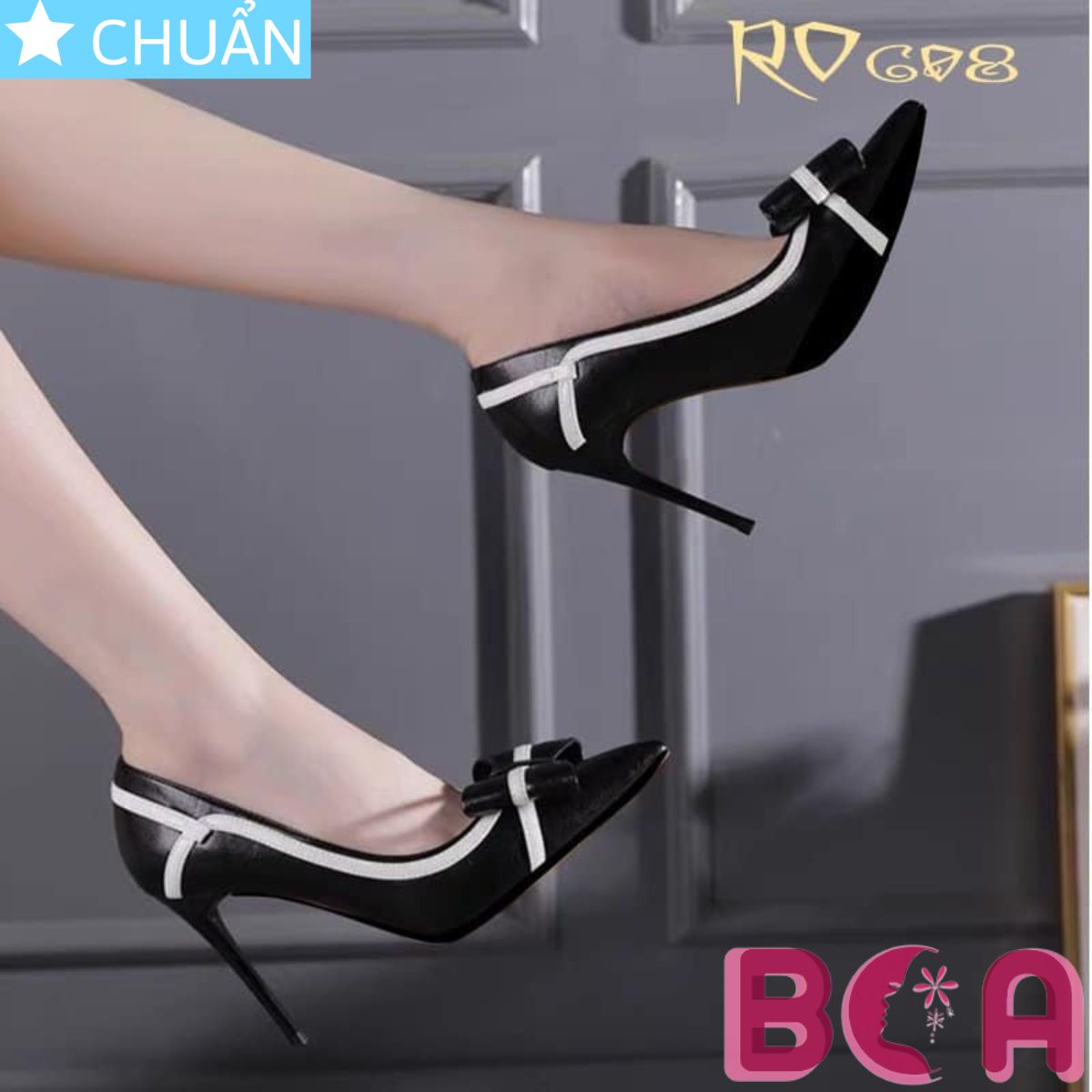 Giày nữ gót nhọn 9p RO608 ROSATA tại BCASHOP màu đen đính nơ độc đáo và viền trắng cách điệu thời thượng và sang chảnh