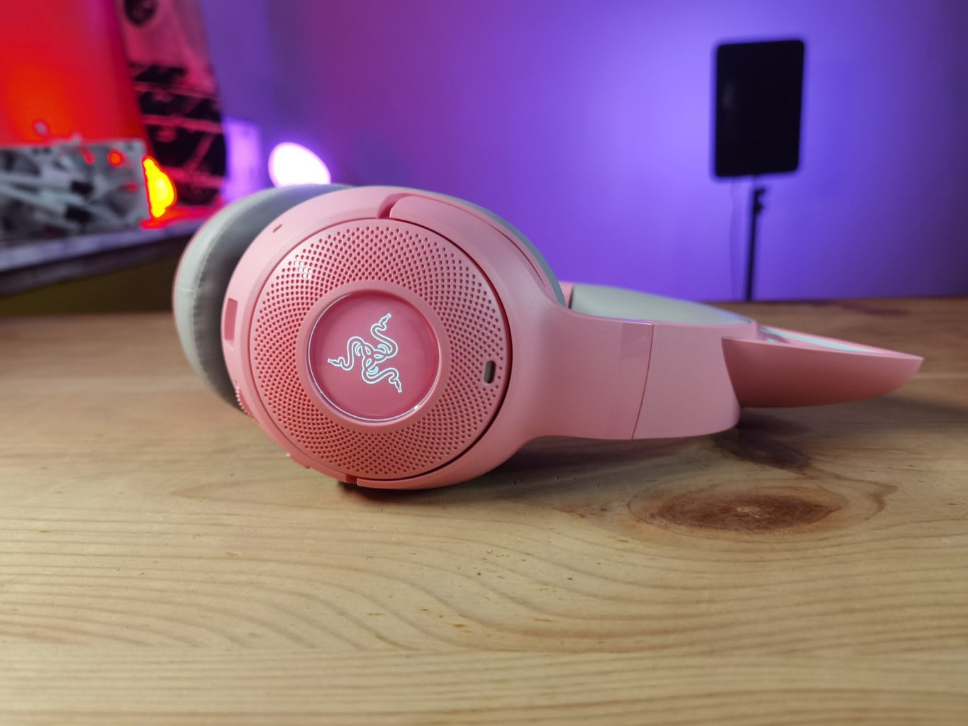 Tai nghe gaming không dây Razer Kraken Kitty V2 BT - Hàng chính hãng