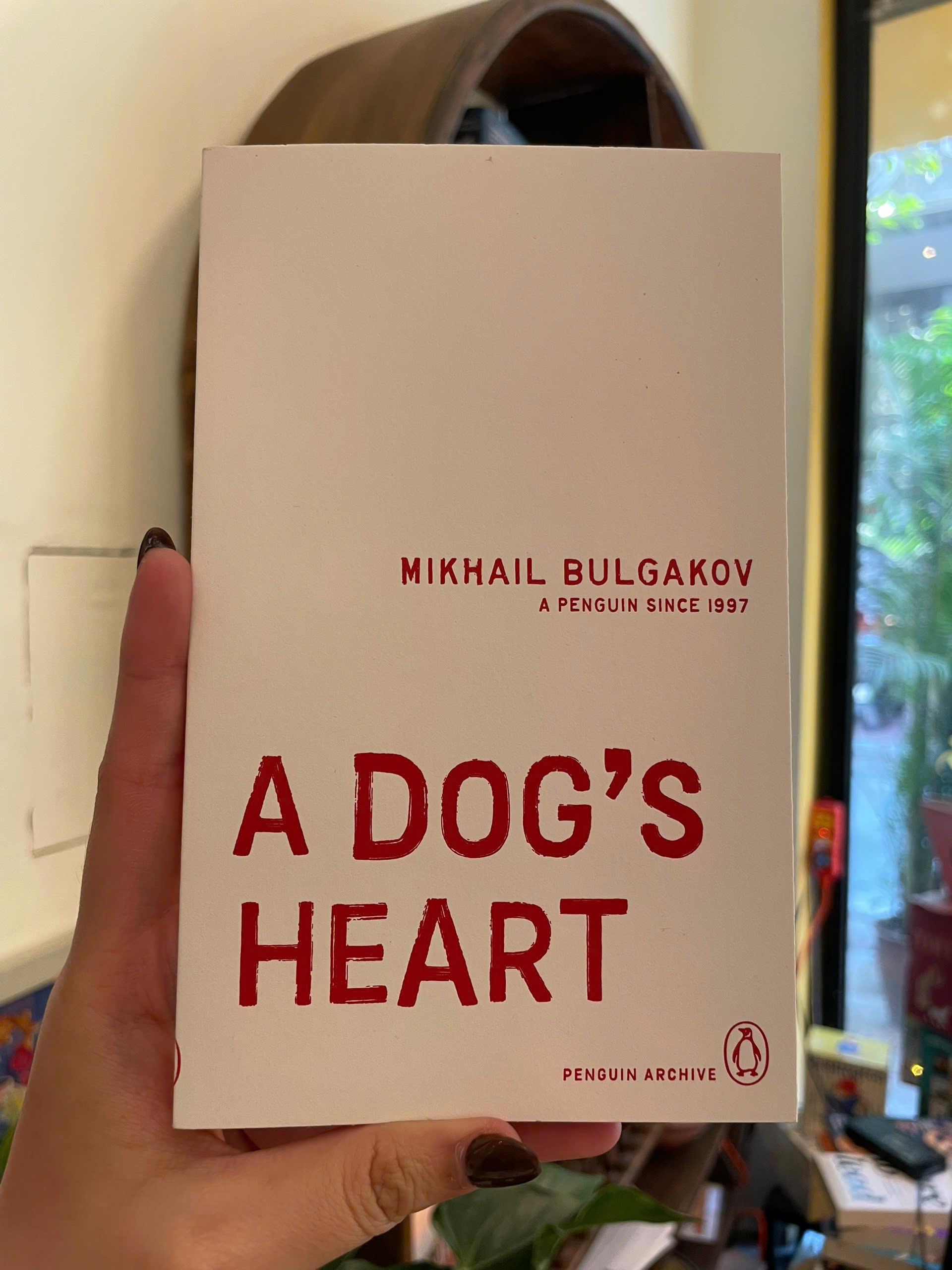 Sách - A Dog's Heart by Mikhail Bulgakov | Classics / Russian Literature / Ngoại văn Nhập khẩu