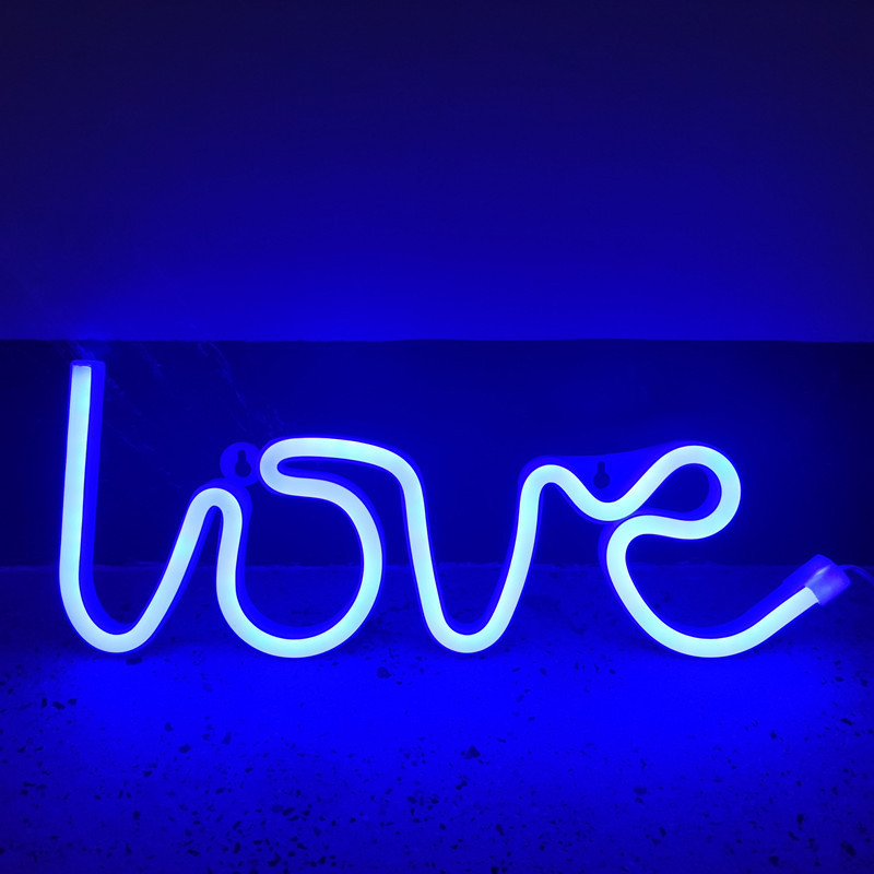 Đèn decor chữ Love loại dùng cổng USB và có thể dùng pin AA