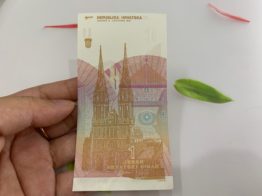 Tiền Croatia hình nhà thờ 1 đồng - ở châu Âu - tặng phơi nylon bảo quản tiền