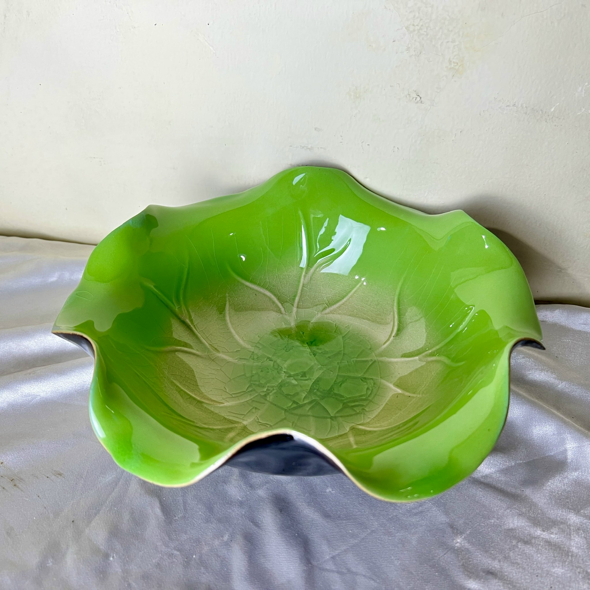 Bát Thả Hoa Sen Bát Tụ Lộc "Minh Đường Tụ Thủy" Men Thủy Tinh Xanh Bát Tràng
