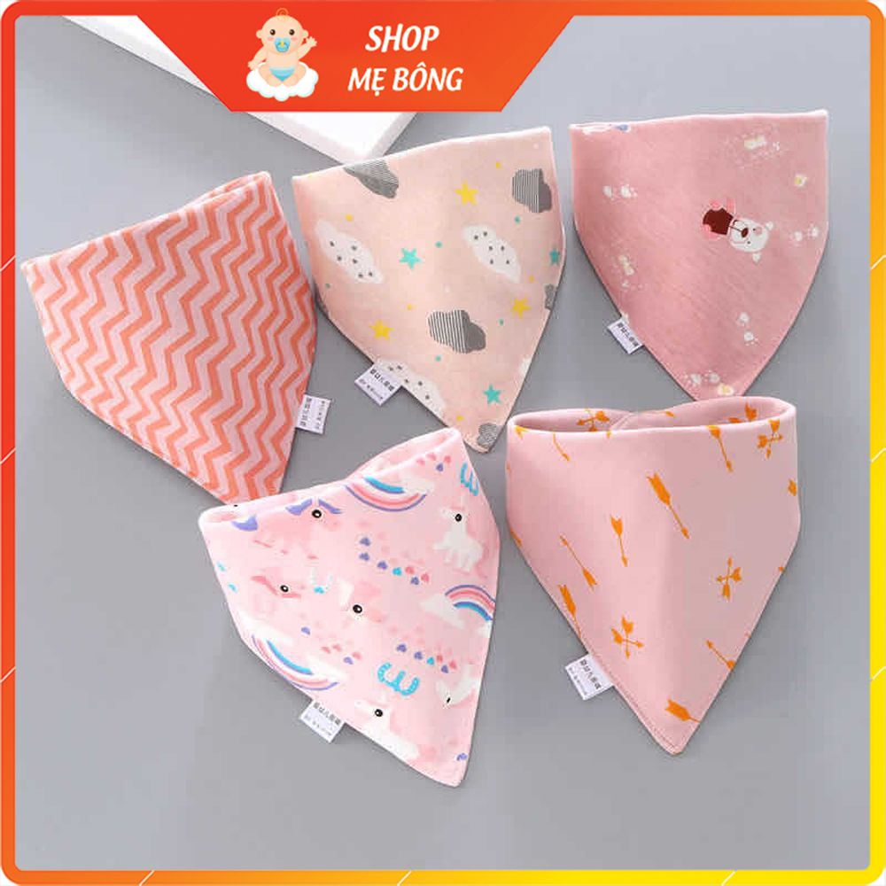 Set 5 yếm tam giác giữ ấm cổ cho bé được làm từ cotton, có cúc bấm rất tiện lợi