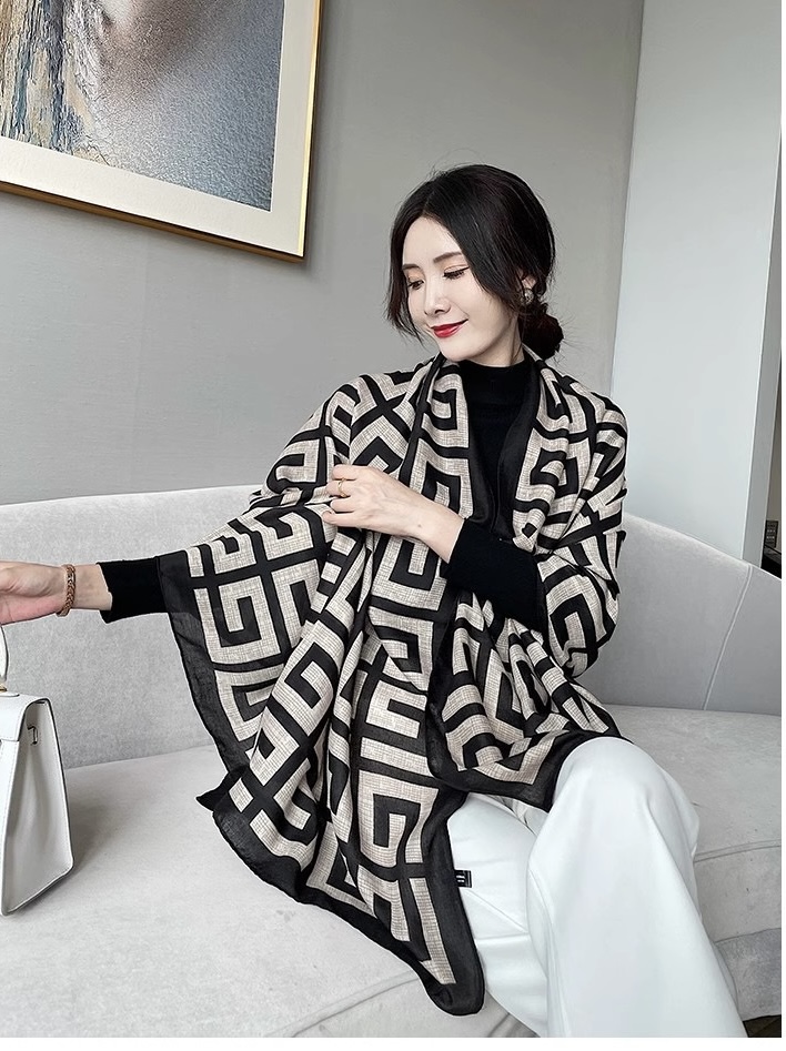 KHĂN CHOÀNG LỤA DÁNG DÀI CỰC SANG PHONG CÁCH TÂY ÂU SANG XỊN MỊN MÃ 10