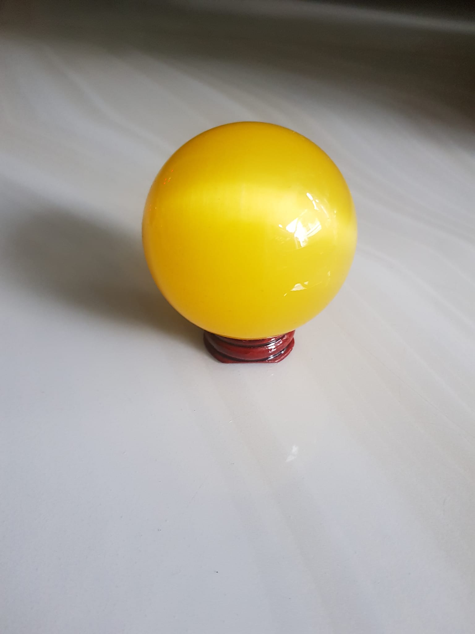 Trái Bi VÀNG ANH TƯƠI nhỏ vừa đá mắt mèo ánh cao 8cm x đk 6cm đế gỗ may mắn để bàn làm việc may mắn tài lộc hợp mệnh KIM, mệnh thổ, mệnh THỦY ạ