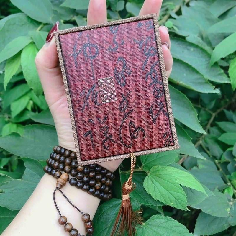 CHUỖI VÒNG TRẦM HƯƠNG CÓ HỘP ĐỰNG SIÊU ĐẸP 108 Hạt