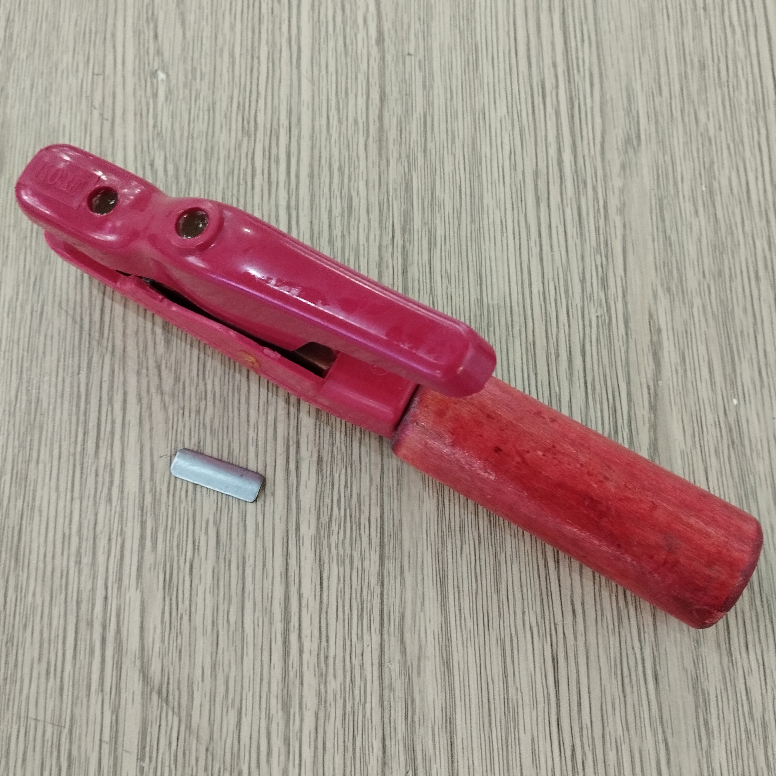 Kiềm hàn cán gỗ Kobe KH600A Dành cho máy hàn