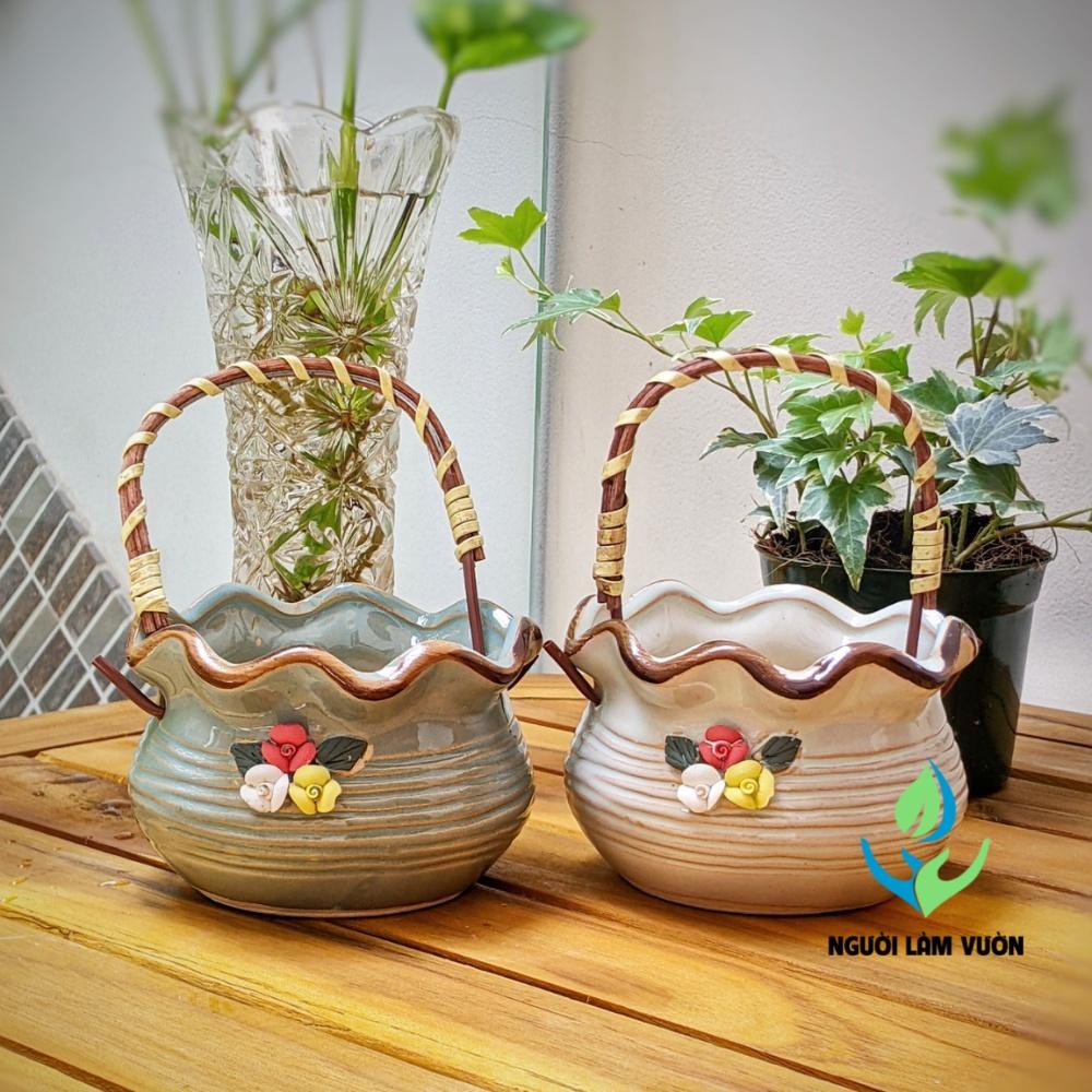 Chậu gốm sứ trồng cây kiểu giỏ hoa tròn miệng xoắn đắp hoa nổi thủ công