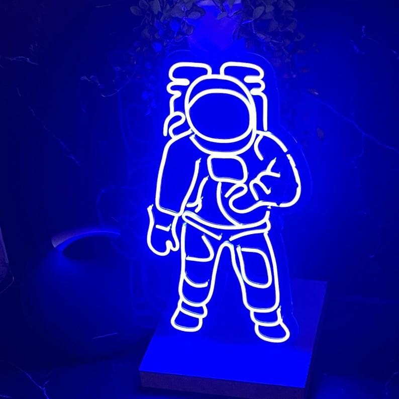 Đèn LED neon sign hình PHI HÀNH GIA | Saigonneonart | Sử dụng điện 12V | Chuyên dùng trang trí tường, trang trí phòng ngủ, trang trí nhà , trang trí quán coffee, trang trí cửa hàng