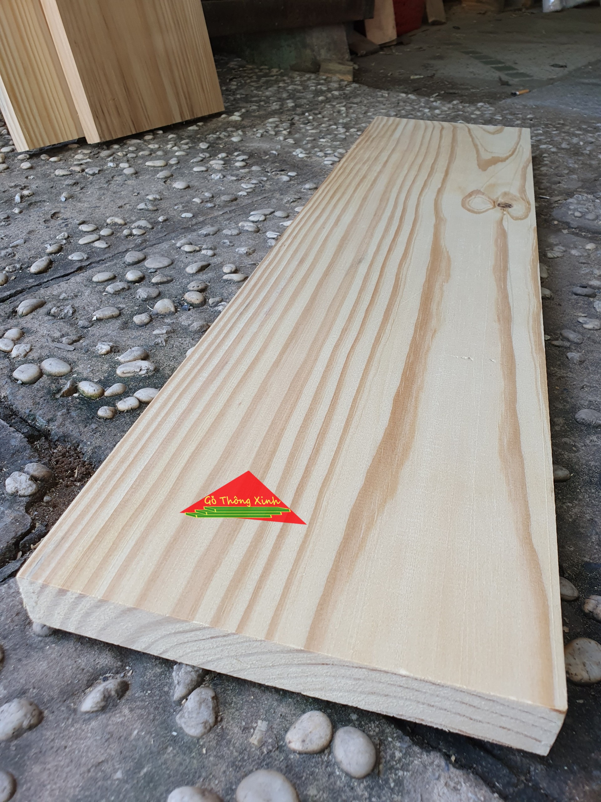 Tấm gỗ thông rộng 20cm, dài 1m2, dày 3cm thích hợp dùng làm bậc cầu thang, xích đu,làm kệ, làm mặt bàn,DIY