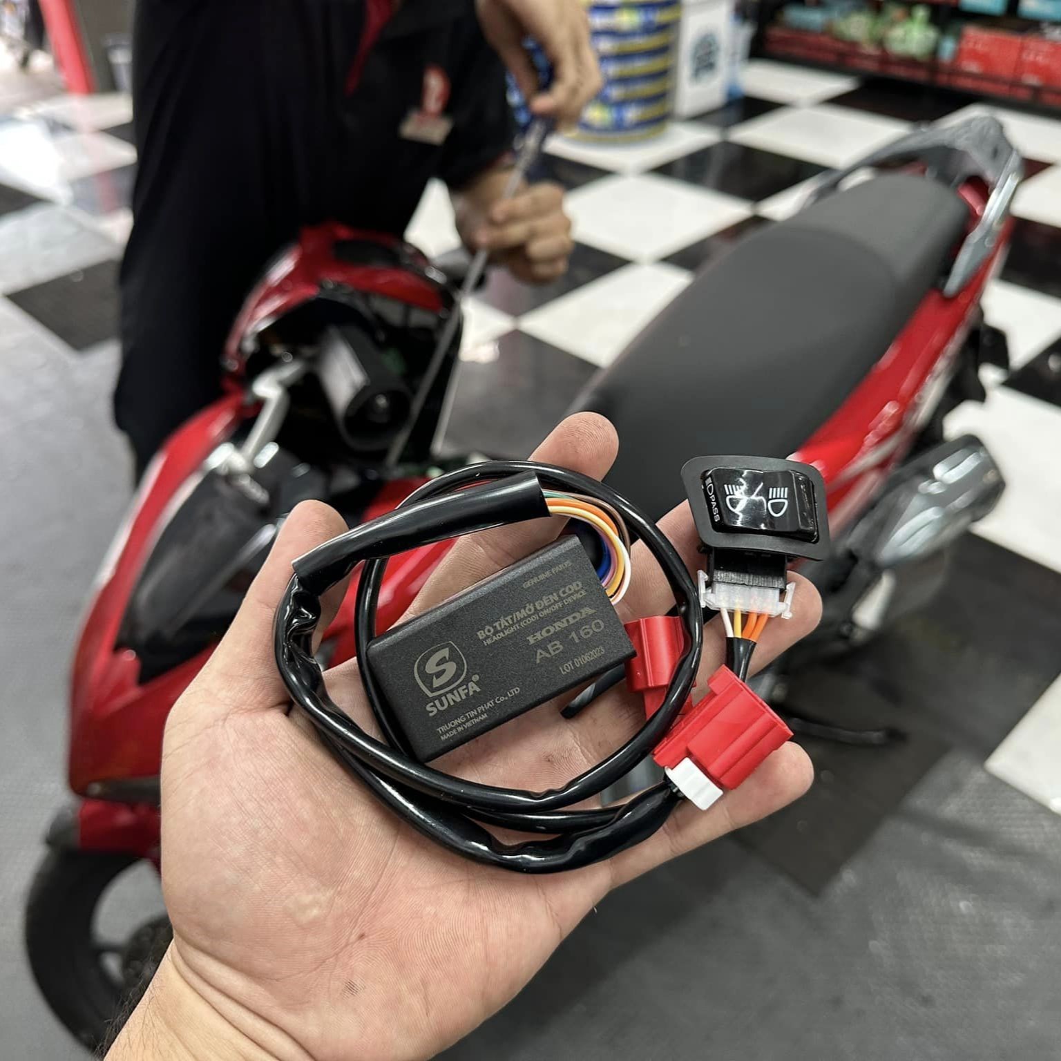 Bộ công tắc đèn Sunfa cho AirBlade 125/160 đời 2022 - 2023 (090035)
