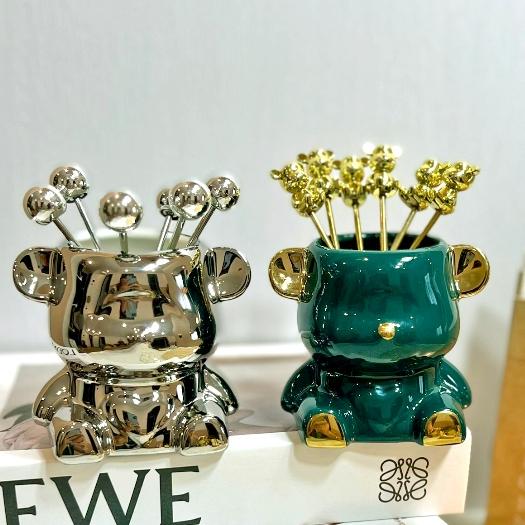 Hũ sứ hình Gấu Bearbrick kèm 6 nĩa thìa Cao Cấp